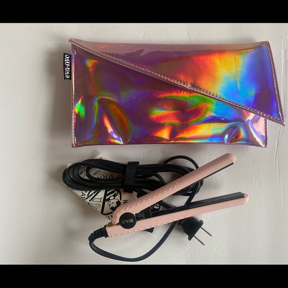 Eva Nyc Mini Healthy Heat Ceramic Styling Iron + Bag - Picture 4 of 6